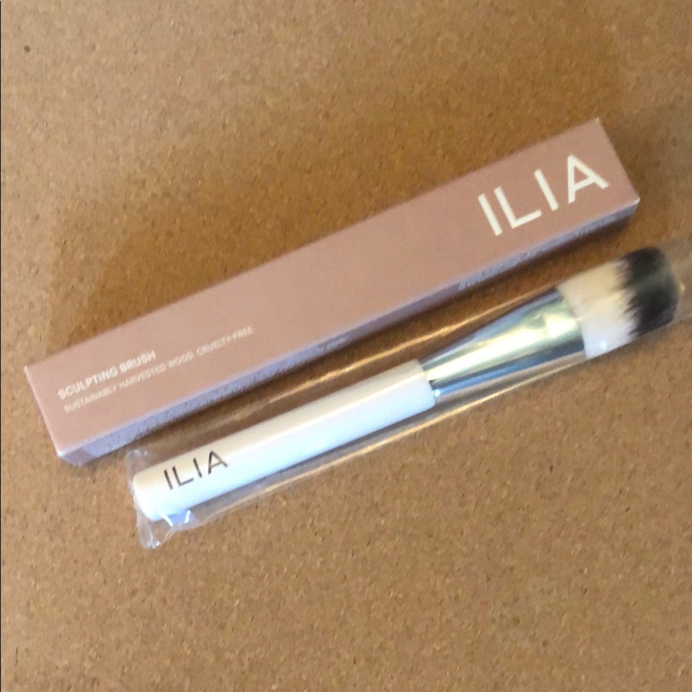 ILIA Sculpting Brush -New